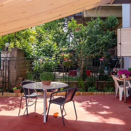 Dina's Cozy Kalamata